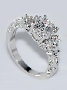 Anillo de compromiso elegante con decoración de diamantes de imitación, anillo de boda exquisito y moderno, joyería chic y hermosa tipo iced out como regalo