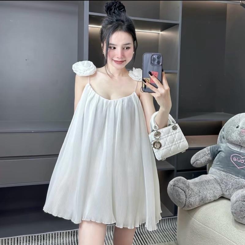 Váy 2s vai hoa xinh, có 2 size s và m 1