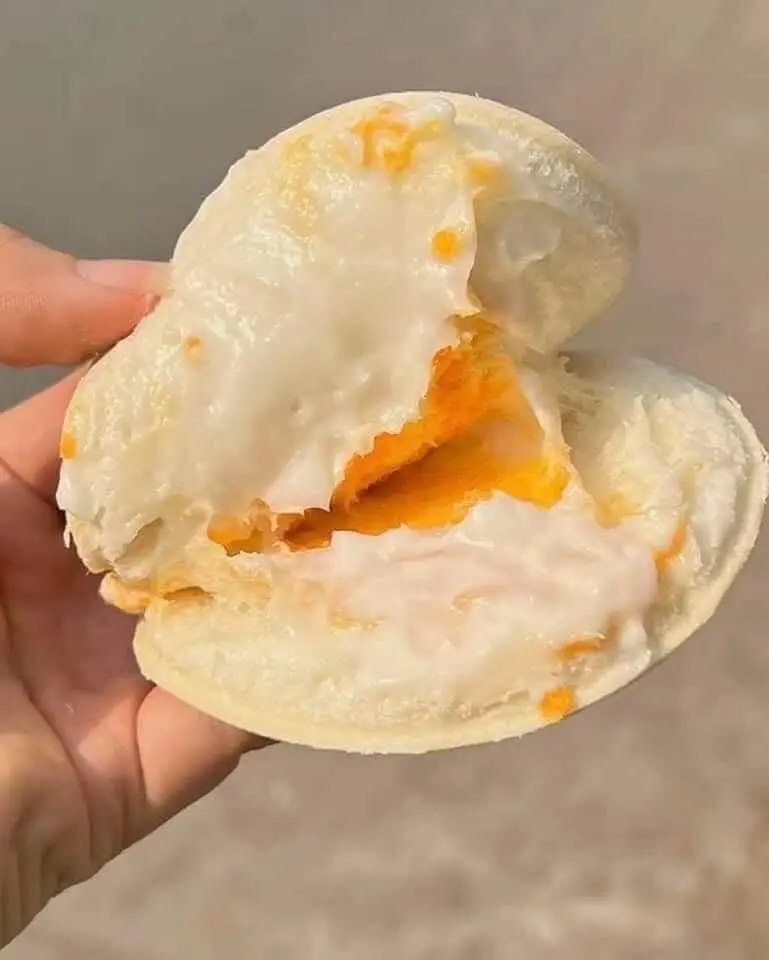 Bánh burger sốt ruốc mặn ngọt