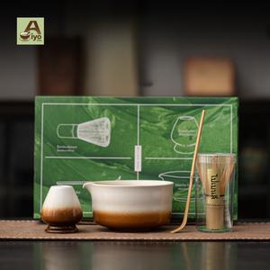 ชุดมัทฉะเซรามิก AiyoCha 4 ชิ้น ลายคลื่น สไตล์ญี่ปุ่น มาพร้อมถ้วยมัทฉะ แท่งไม้ไผ่นำเข้า 100 แท่ง และช้อนชา อุปกรณ์ชาผ้าไหม, คุณภาพระดับพรีเมียม, เหมาะสำหรับพิธีชงชาดั้งเดิมและของขวัญสุดหรู, ความจุ 500ml matcha  set  kit