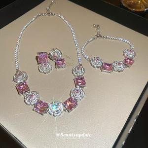 Set Kalung Gelang Persegi Bunga Zirkon, Fesyen dan Elegan, Rantai Klavikula, Mampu Milik, Mewah dan Serba guna, Anting-anting, Barang Kemas Perak Permata
