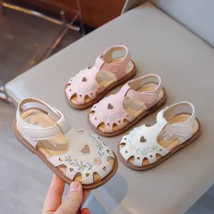 Sandal Kulit Bordir Bunga Untuk Bayi Perempuan Sepatu Anak Anti Tabrakan Hati Penuh Kasih Berongga Indah 2-8 Tahun