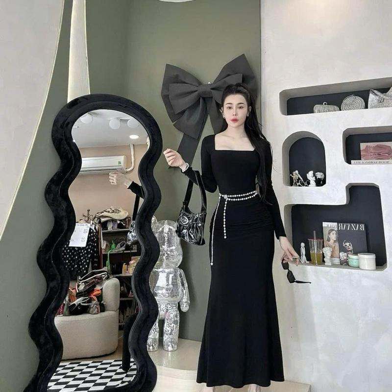 Đầm body cổ vuông tay dài , không kèm phụ kiện , thiết kế dáng đuôi cá , ôm eo. Phù hợp cho nàng đi tiệc đi chơi . 5