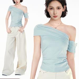 Phong cách thiết kế Blue Pure, áo thun nữ ngắn tay trễ vai, mùa hè, áo trễ vai dáng ôm, ngắn, eo bó sát, thiết kế độc đáo mang lại hiệu quả làm thon gọn.