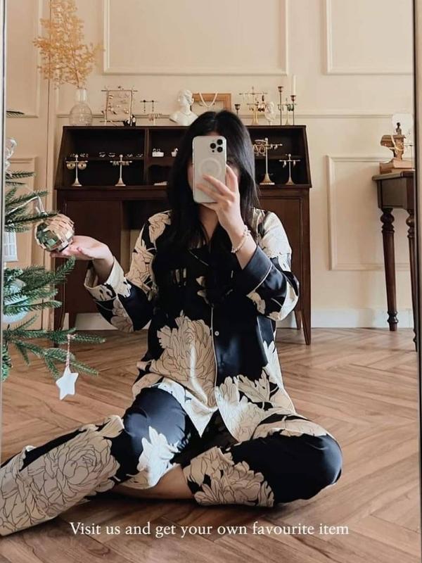 1404 Bộ Ngủ Lụa Satin Pyjama Dáng Dài Họa Tiết Hoa Peony Be Kèm Chun Buộc Tóc / SET0001 Nữ Women