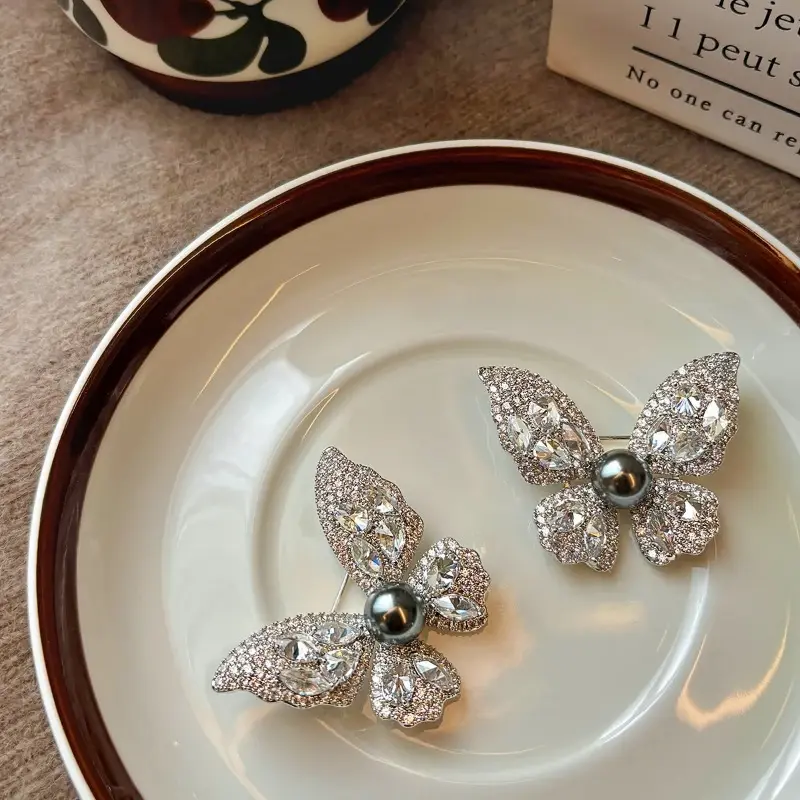 Fashion Pearl Butterfly Pin High-end Women's Brooch Luxurious Temperament Party Banquet Girls Clothing Jewels Accessories
