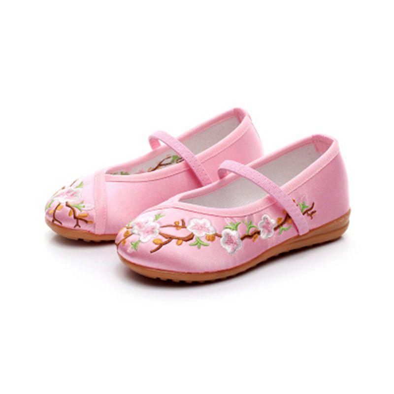 Product Introduction of 2025 Children's Embroidered Shoes Hanfu Shoes Women's Traditional Cloth Shoes New Girls' Performance Dance Shoes Chinese Style 14