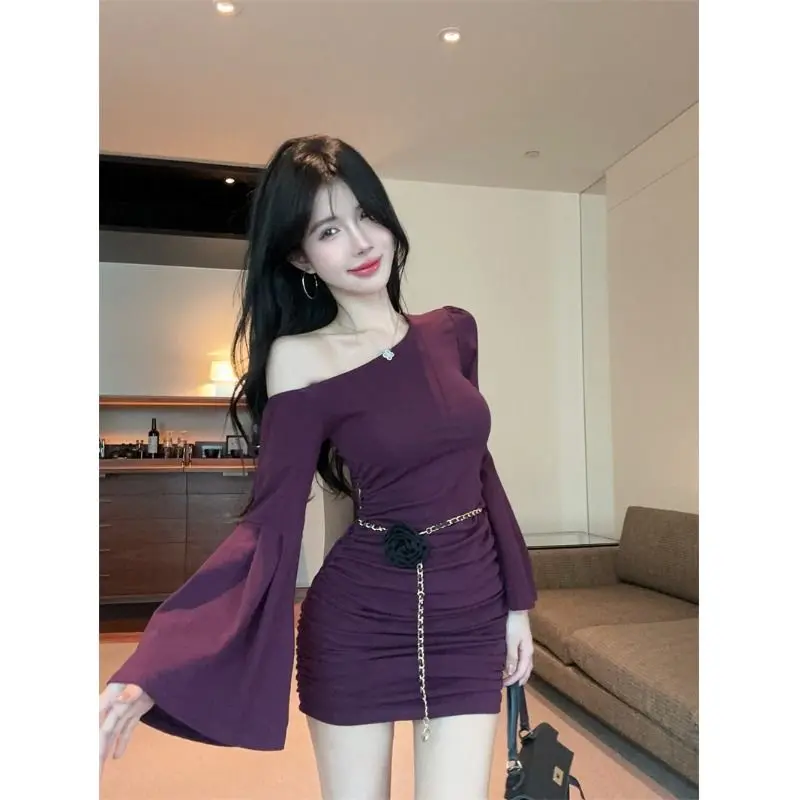 Váy Xếp Ly, Phong Cách Dễ Thương Và Gợi Cảm, Màu Tím, Vai Nghiêng, Tay Cánh Chuông, Váy Bodycon Gợi Cảm Eo Mùa Thu, Dành Cho Nữ, Hàng Mới Về Năm 2024