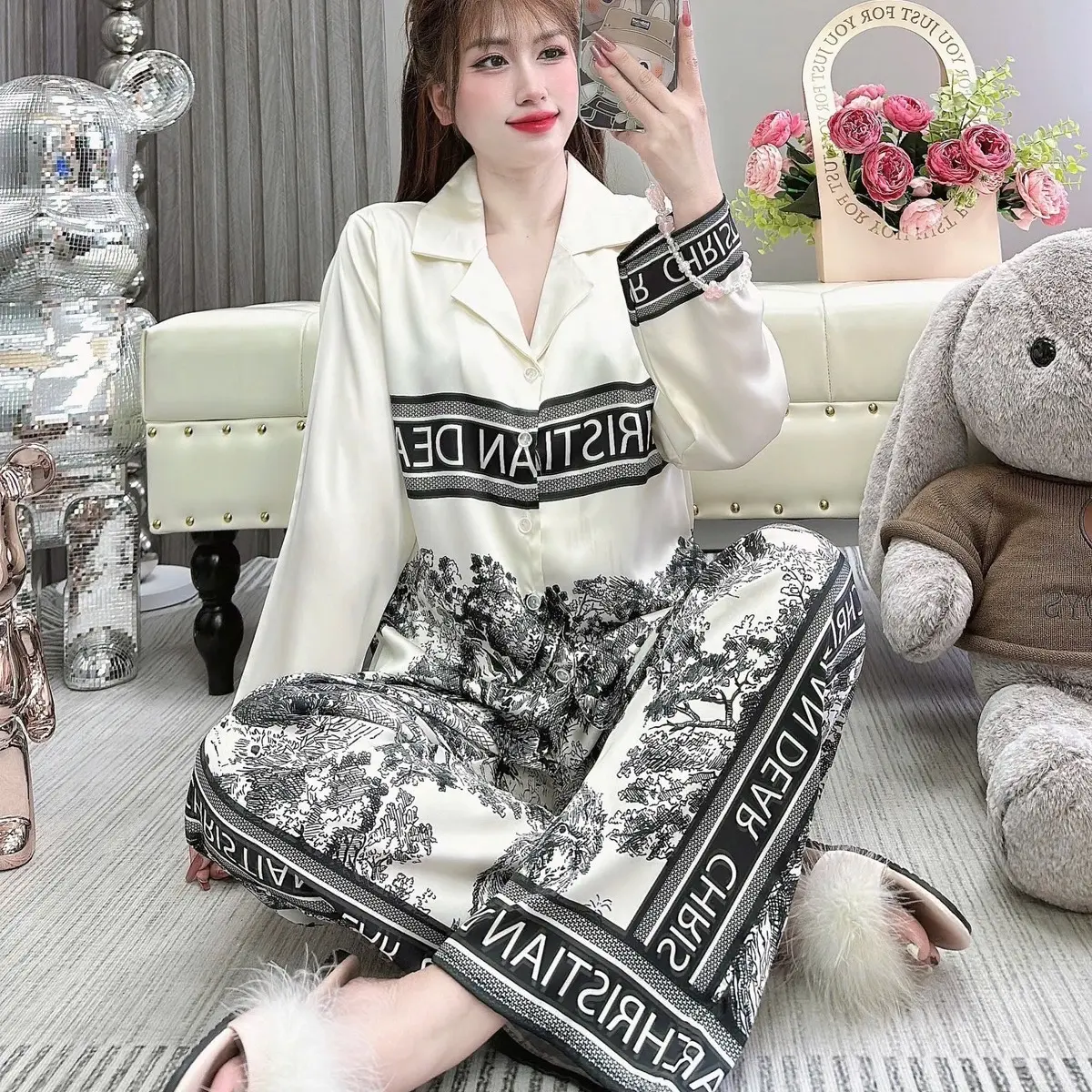 Bộ Ngủ Nữ Pyjama Lụa Latin Chữ Dear Rừng Kem Thiết Kế Vải Mềm Mịn Quần Có Túi Women