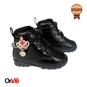 Onvie Sepatu Boots Pesta Anak Perempuan Motif Mahkota Rayu | Sepatu Boots Anak Formal 22-35 Queen
