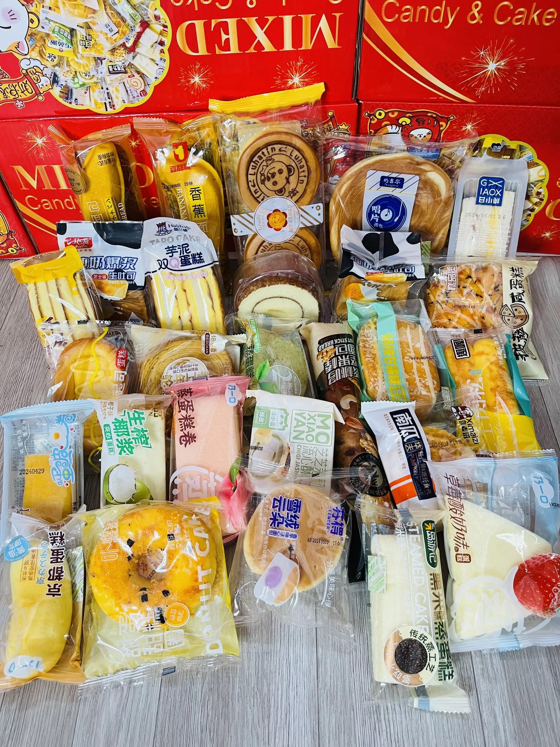 Thùng 2,3kg(cả ruột+vỏ) bánh mix hàng nội địa trung, ngày in trên bánh là ngày sản xuất!