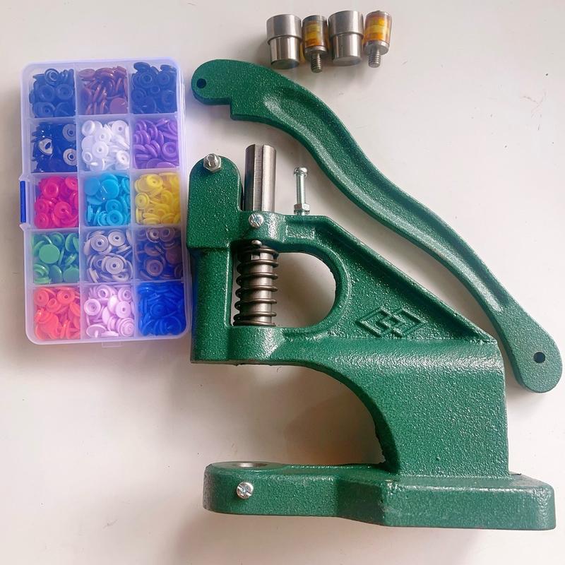 Bộ máy đóng xanh kèm cối T5 và hộp 150 nút nhựa 4 thành phần