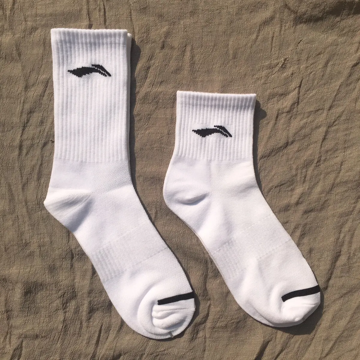 Tất Vớ LINNING Trắng Thể Thao Nam Nữ  Cổ Cao ,Cổ Trung Nam Nữ Thời Trang Unisex Style Hàn Quốc.