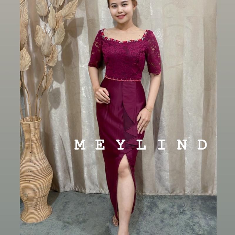 GAUN KEBAYA DENGAN AKSEN LIPAT LIPAT 0