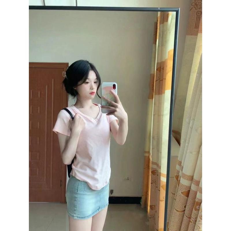Áo Thun Cổ Chữ V Màu Hồng, ngắn Tay, Vai Thường, Dành Cho Nữ, Dáng Ôm, Áo Đường Cong Ngắn Tôn Dáng, Không Vón Cục, Thích Hợp Cho Mùa Hè 2025, Bộ Sưu Tập Yêu Thích [6118 ] 1