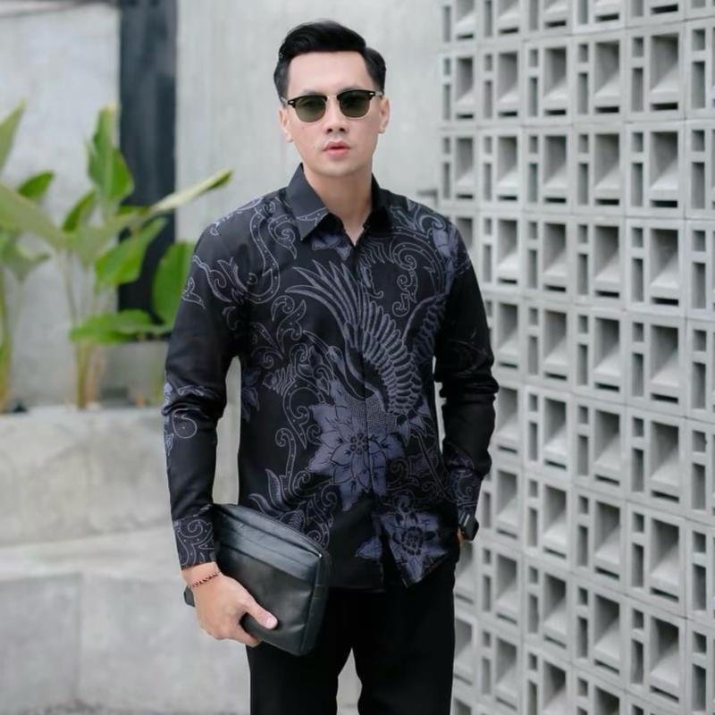 MELEWIS HITAM Kemeja Batik Pria Lengan Panjang Warna Hitam Full Furing Katun Slimfit 0