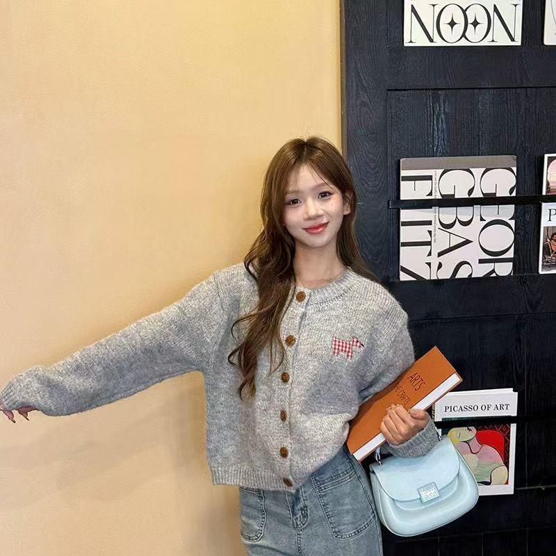 Product Introduction of Áo Len Dệt Kim Cardigan, Áo Khoác Mỏng Và Rộng, Thêu, Kẹo Vá Chó chó Con, Phong Cách Ngọt Ngào Hàng Mới Về 2024 Nữ Top Nữ Top Women Khuy Màu Hồng aolennu 15