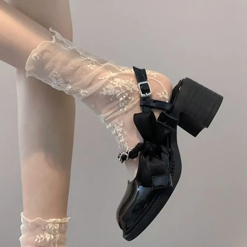 Vớ Mary Jane dành cho nữ, đen trắng, ngắn và dài, chất liệu Nhung, thiết kế khoét siêu mỏng, đi kèm với một cặp vớ Voi Women Kem 1