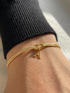 Pulsera de Dijes del Alfabeto en Acero Inoxidable, Joyería Hecha a Mano Elegante y Sencilla, Regalo Perfecto para el Día de la Madre y Parejas