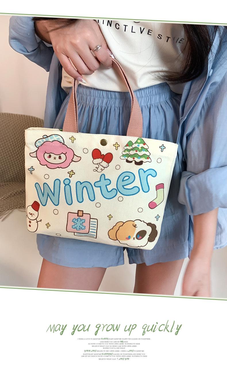 Product Introduction of Túi Vải Bố, Dành Cho Nữ, Thiết Kế Hoạt Hình Chính Hãng Túi Tote Mini, Thích Hợp Cho Nhân Viên Văn Phòng, Túi Xách Nhỏ Túi Đựng Hộp Cơm Trưa, Hàng Mới Về 2025, Bán Buôn Có Sẵn 10