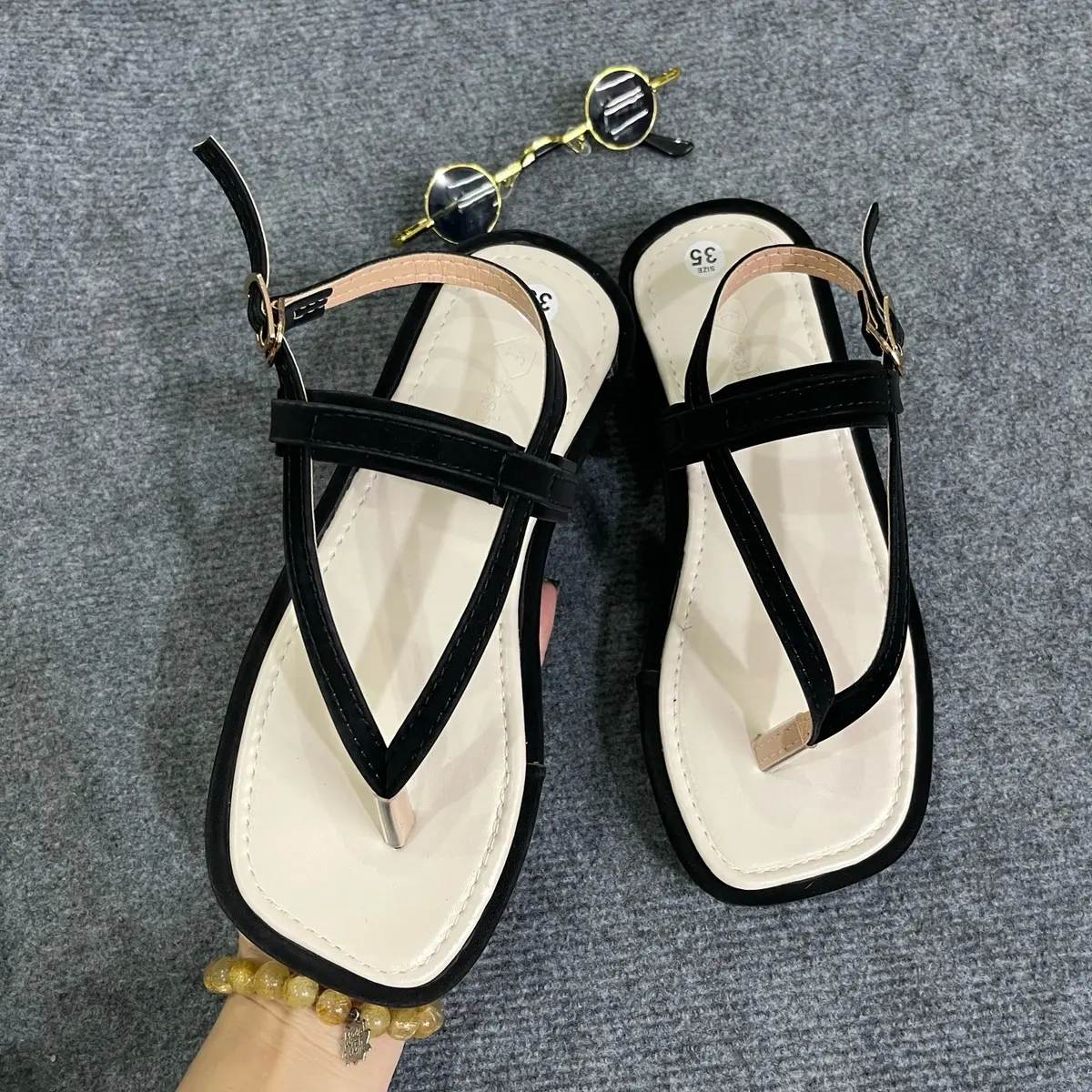 Sandal kẹp cho phái Nữ , êm chân,dễ phối đồ. (Mẫu chuẩn size cả nhà đi size nào  đặt size đó dùm  shop)