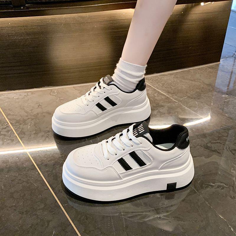 Product Introduction of Giày thể thao, sneaker nữ đế cao 4 phân phối sọc đế bánh mì, chất da PU phong cách năng động dễ phối đồ 18