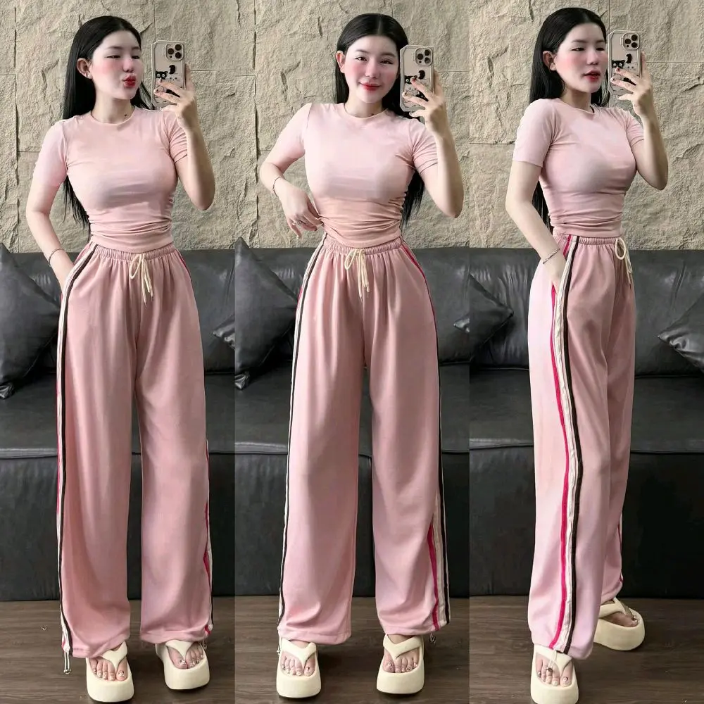 Set đồ nữ thể thao phối viền năng động, áo thun co giãn ôm body kèm quần ống suông sọc dọc