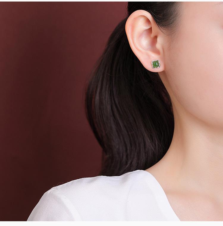 Product Introduction of Yilu Silver S925 Sterling Silver Gold-Plated Hetian Jade and Bi Jade Vintage Light Luxury Simple Twisted Square Earrings Elegant Ear Jewelry 8