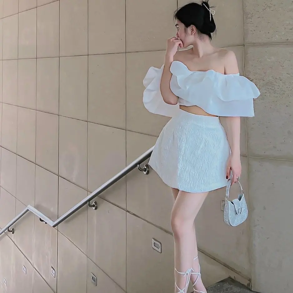 Set áo trễ vai bèo+ chân váy form A xốp nổi