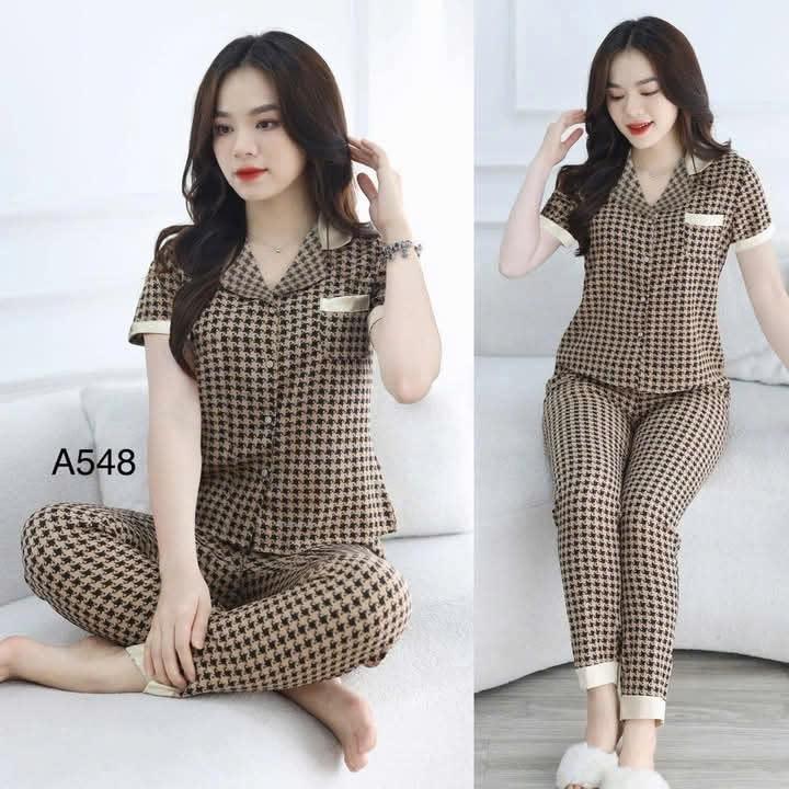 Pyzama mẫu New hàng thu đông đủ size smlxlxxl,chất lụa hàn mềm mịn mướt.phom dáng rộng tôn dáng Nữ Women 0