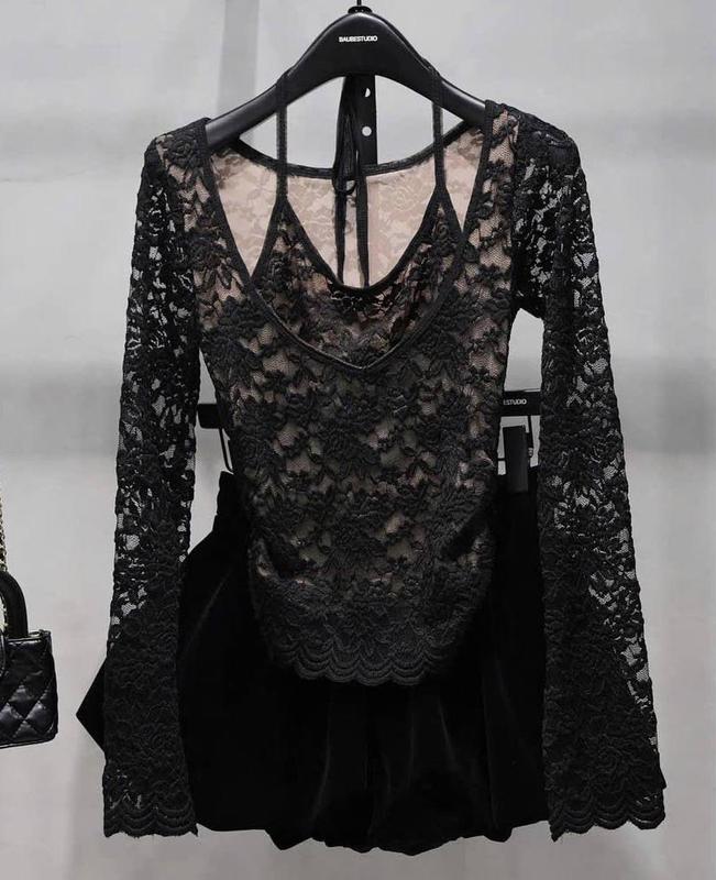 Bộ Áo Ren Hoa Cổ Yếm Kèm Chân Váy Bí - Nét Quyến Rũ Tinh Tế Cho Nữ - Women