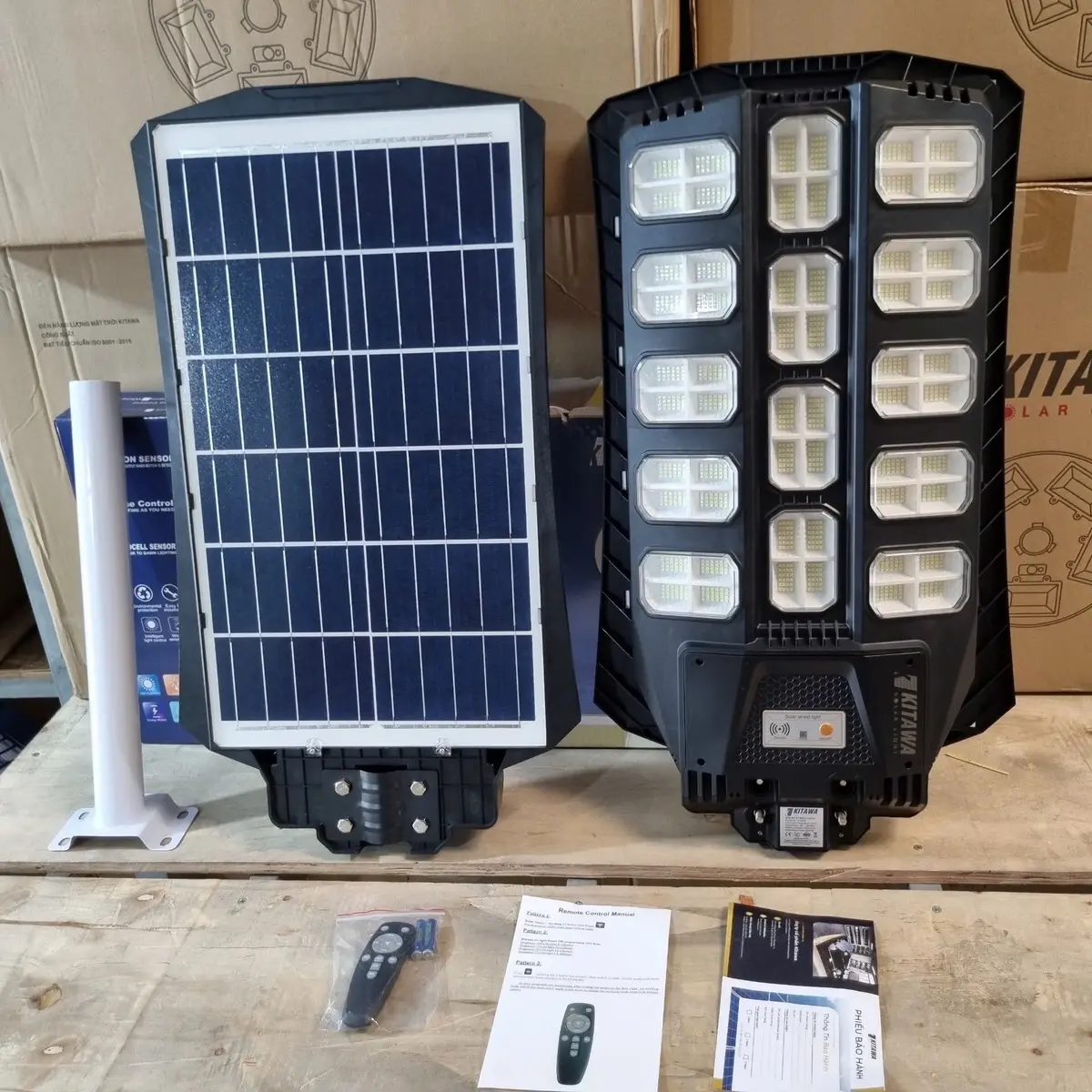 Đèn đường liền thể 650W Năng Lượng Mặt Trời KITAWA chính hãng [LT14650]