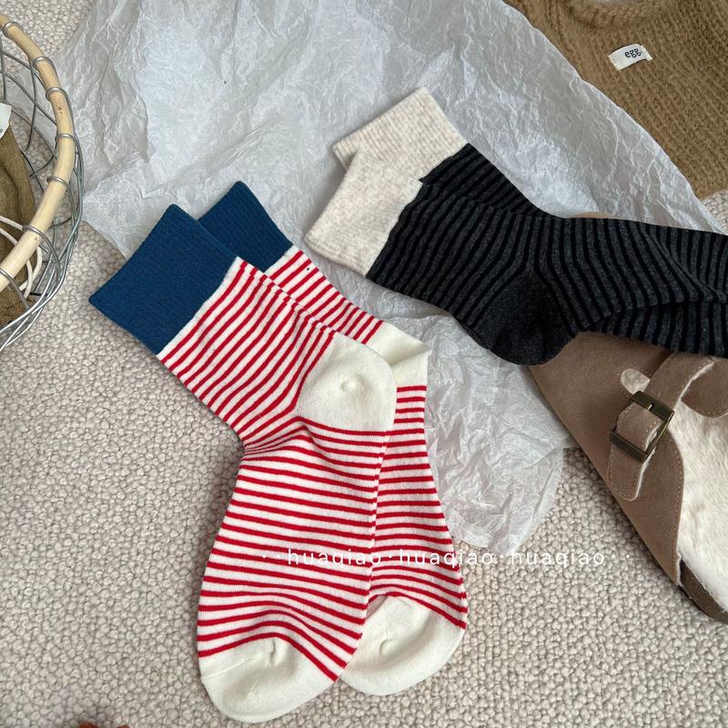 Product Introduction of Maillard Ins East Gate Contrast Color Screw Type Striped Socks Autumn and Winter Bunching Socks Leisure Tube Socks Girls Socks Outdoor Sport 11