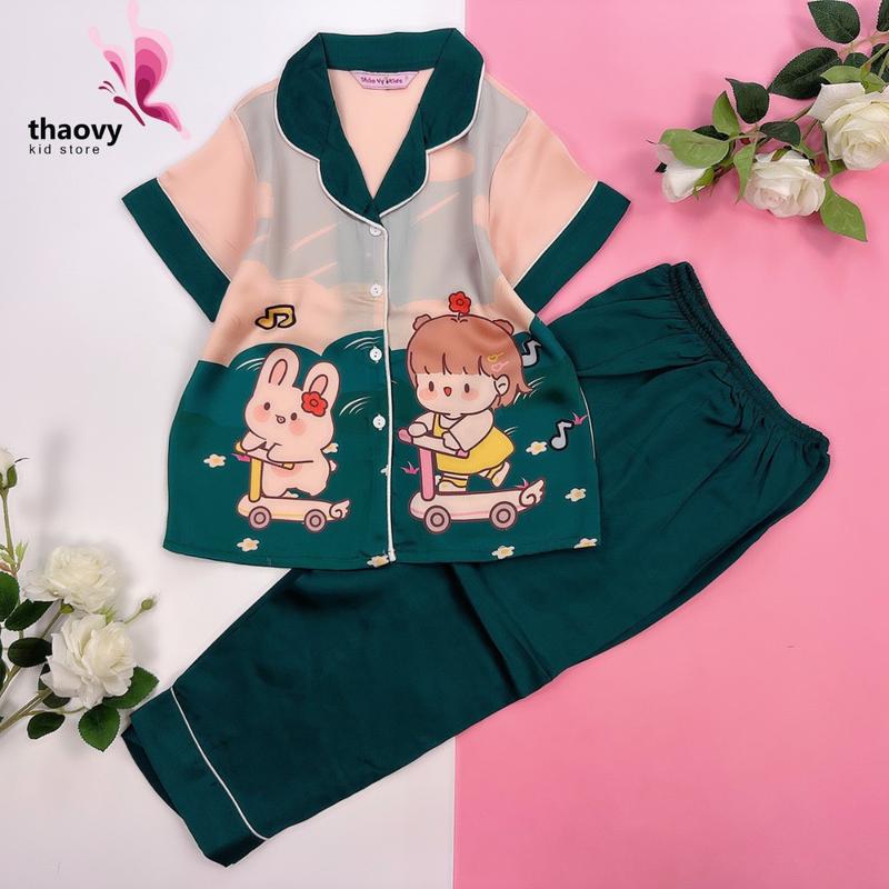 [10-57Kg] Bộ Pijama Họa Tiết Bé Và Thỏ tay ngắn quần dài Vải Lụa Cao Cấp - ThaoVySleepwear - Xanh Rêu Đỏ Hồng Tím - Quần Áo Ngủ Pijama Nữ - Bé Gái - Bộ Ngủ Lụa Đồ Bộ Mặc Nhà Homewear Sleepwear Không Nhăn Co Giãn Không Xù Giặt Không Rút 2