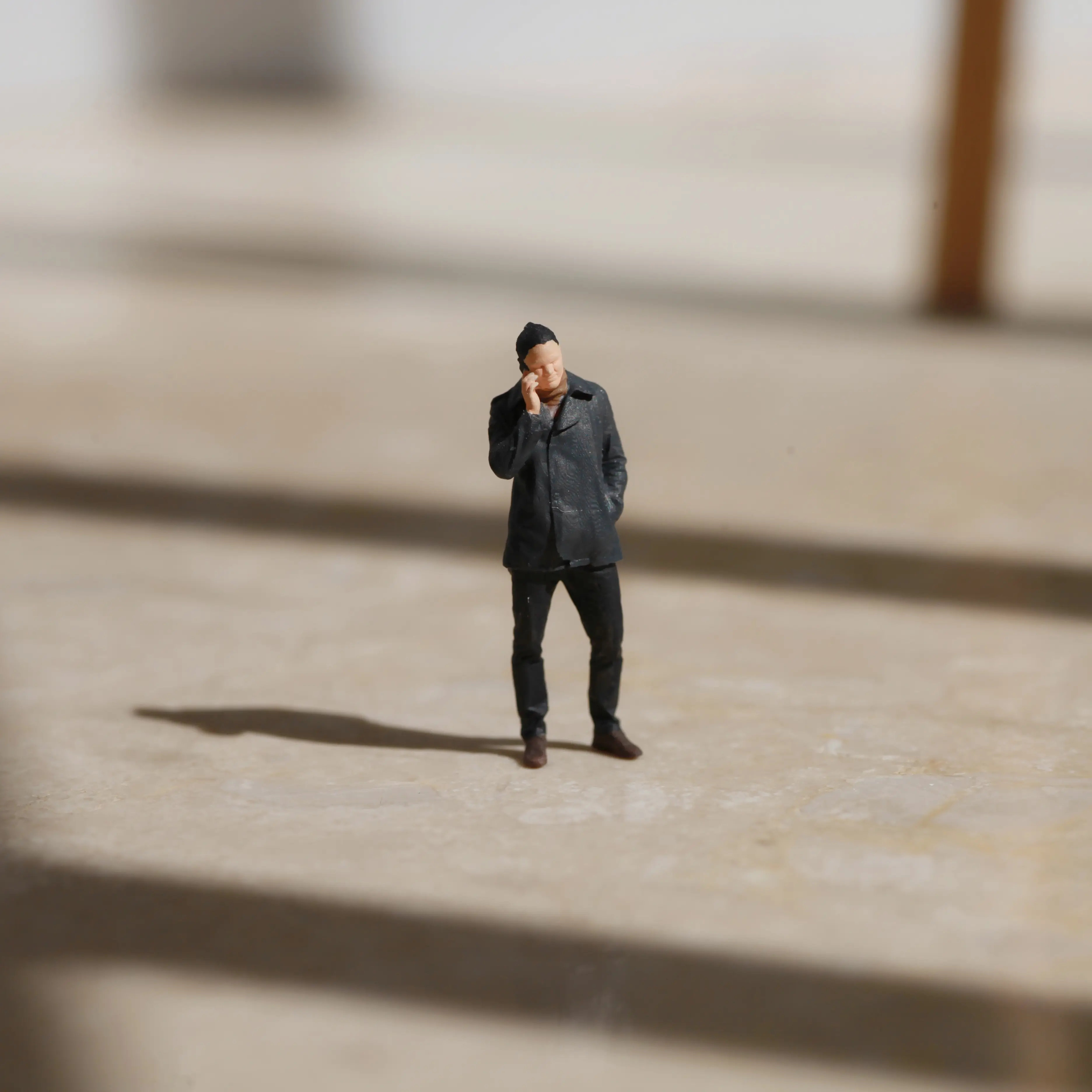 King Toys 1/64 1/87 1/43 Figurines Scale Model Resin Phone Man Dioramas Diecast Miniature Collection