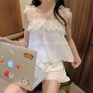 ชุดนอนสตรี ชุดฤดูร้อน OOTD INS สไตล์เกาหลี สายเอี๊ยมน่ารัก ชุดนอนลูกไม้ กางเกงชุดนอน ชุดสูทสองชิ้นที่เซ็กซี่ 2025 มาใหม่