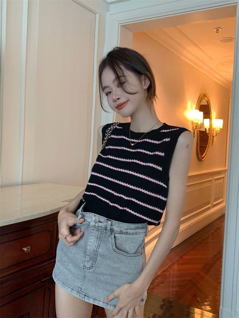 Product Introduction of Thin Color-Block Striped Sleeveless Slim Knitted Vest for Women, Summer Korean Fashionable Stylish Versatile Short Top Trend 15