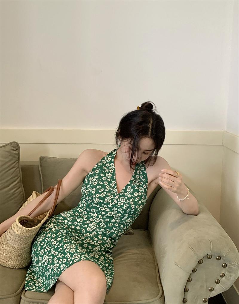 Product Introduction of Váy Mùa Hè Cho Nữ, Phong Cách Hồng Kông Cổ Điển Cổ Chữ V Cổ Yếm, Váy Chữ A, Váy Hai Dây Bó Bó Sát Hợp Xu hướng Hàng Mới Về Women Dress Khuy 1