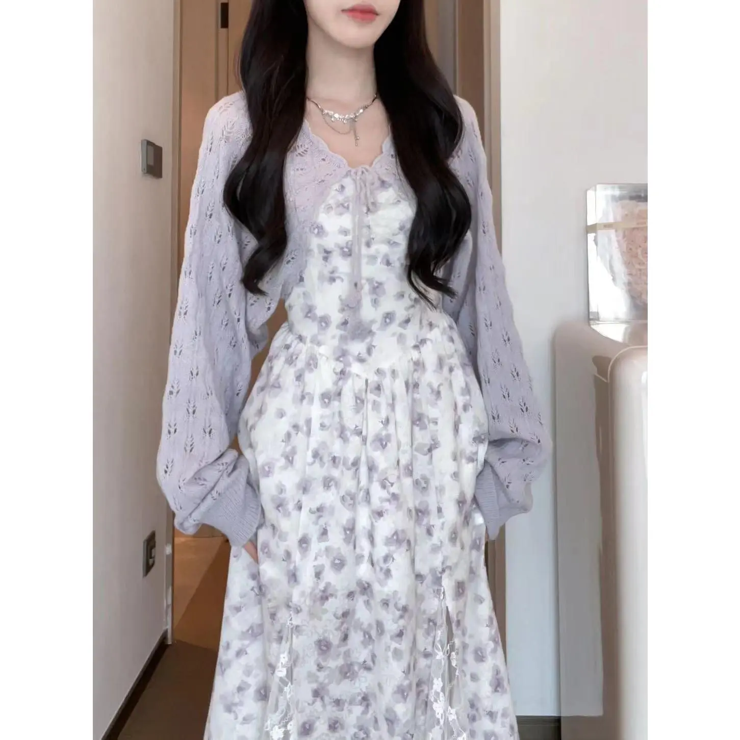 Váy treo hoa màu tím, phong cách dễ thương và gợi cảm, xẻ tà, dây đeo ren, bó sát eo, thích hợp cho váy đầu mùa xuân, Hàng mới về, đám tang Matsumoto