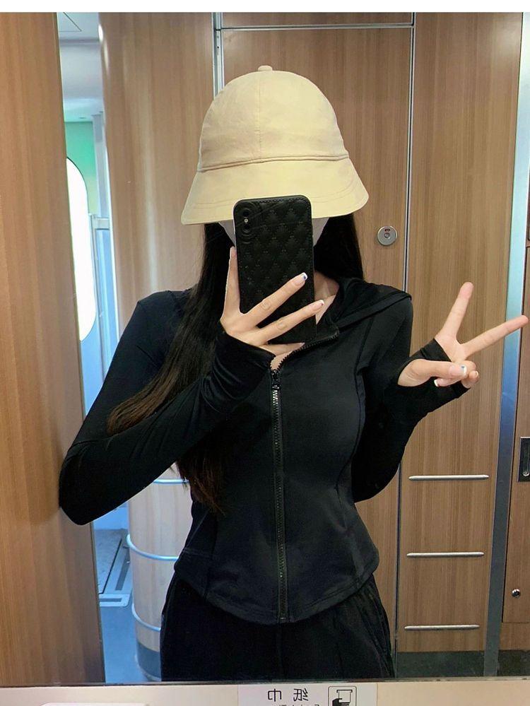 Product Introduction of 2025 New Ice Silk Sunscreen Clothes for Women, slim fit, waist cinching, small stature, slimming, UV resistant, breathable, thin jacket, fashionable and versatile 29