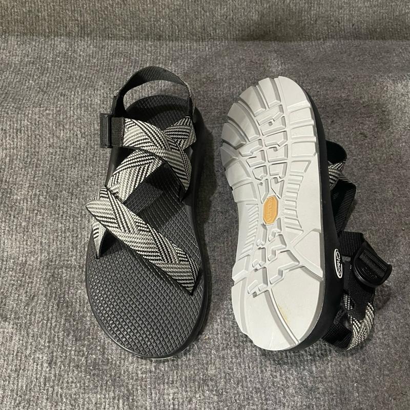 Sandal Chaco trắng chỉ đen đế thường Mũi tròn Đế Bằng Nam DéP