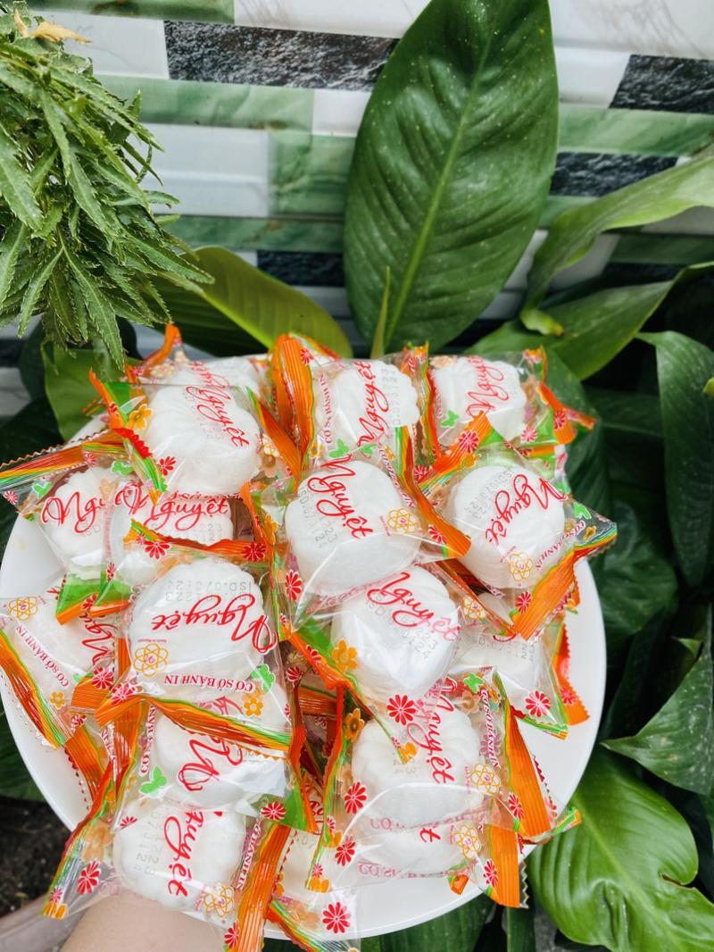 Product Introduction of 1kg (50 cái) Bánh in loại nhỏ (HSD 20 NGÀY) nhà nguyệt thơm ngon nhân dừa non và nhân đậu xanh ( 1kg hơn 50 bánh ) Cake 2