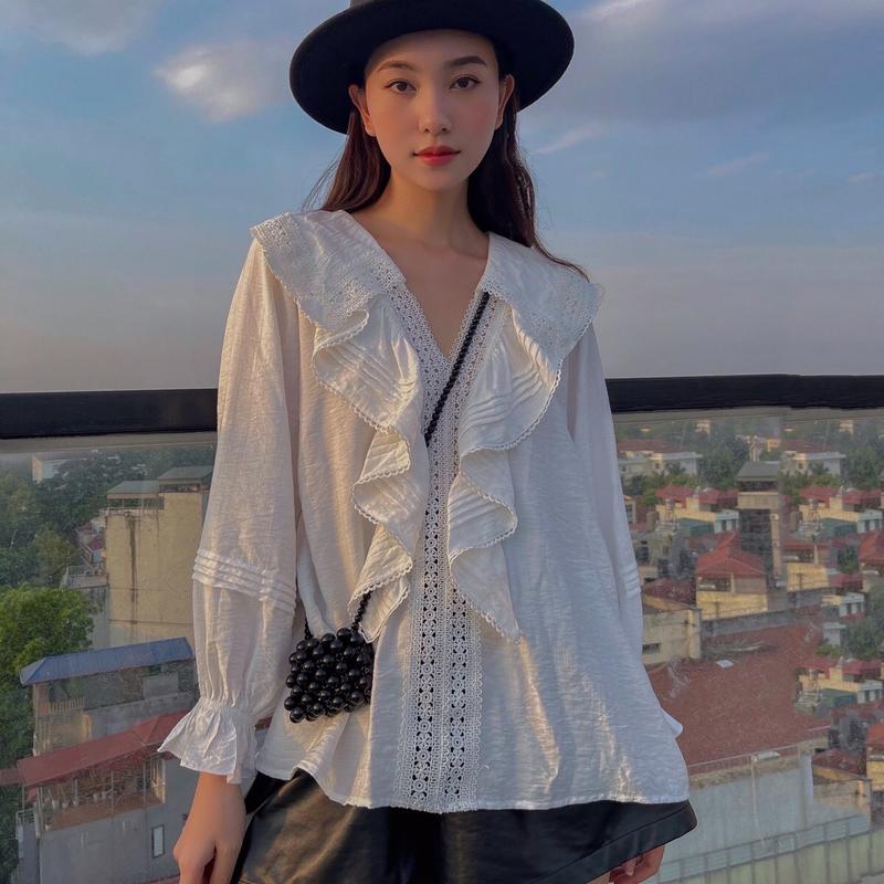 [VEO'S] Jasmine Blouse - Áo Sơ Mi Đũi Trắng Kiểu Nữ Phối Bèo Tay Dài Xòe Chữ V Form Rộng Dáng Dài Thanh Lịch Đi Học, Đi Làm, Đi Chơi
