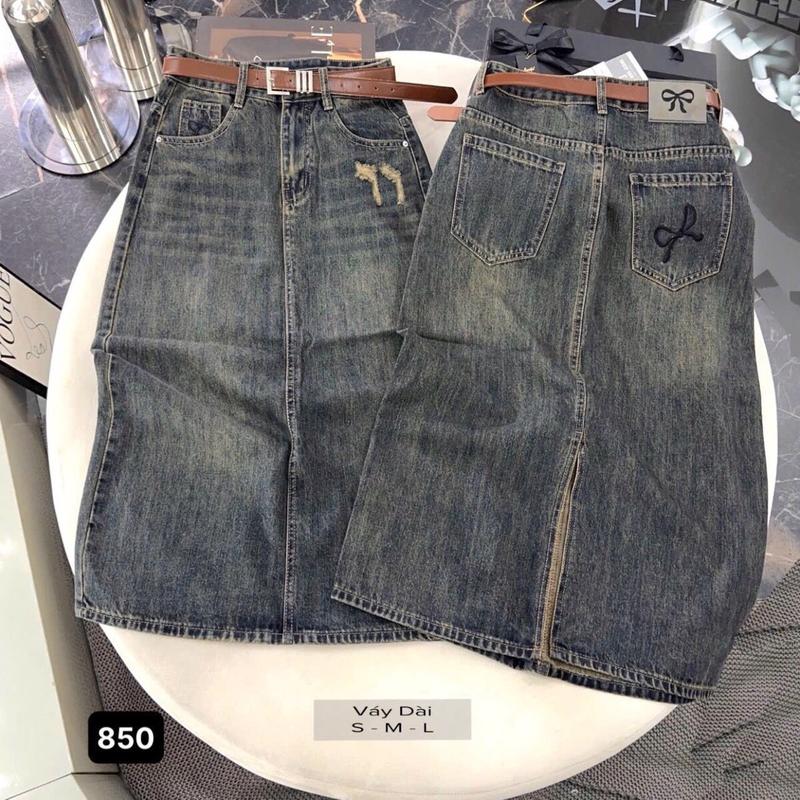 Váy jean dài nữ mài tua rua túi thêu nơ xẻ sau, màu nâu rêu siêu nịnh da