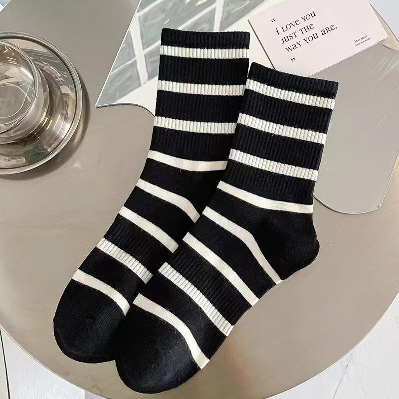 Product Introduction of Simple Black And White Striped Sports Socks 0
