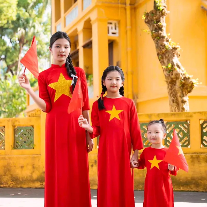 Áo dài Cờ Đỏ Sao Vàng Việt Nam dành cho bé gái chất liệu lụa tông đỏ tươi và vàng 3