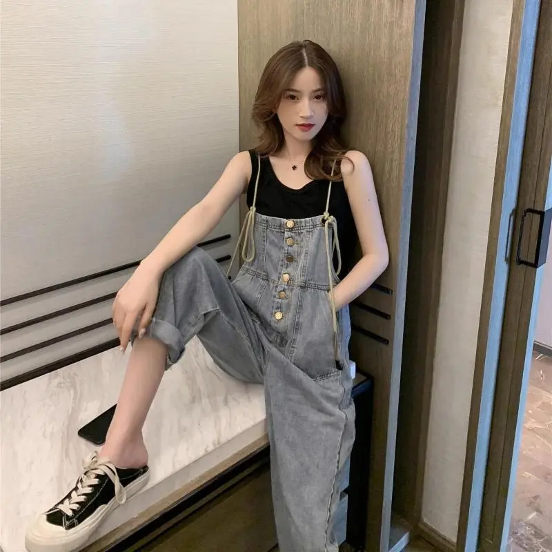 Quần Hai Dây Denim, Phong Cách Hồng Kông, Dễ Phối Đồ, Trông Trẻ Trung, Dáng Rộng Vừa Vặn, Ống Rộng, Quần Dài Đến Mắt Cá Chân Một Mảnh, Thích Hợp Cho Học Sinh Nữ, Hàng Mới Về Mùa Xuân Và Mùa Hè Women