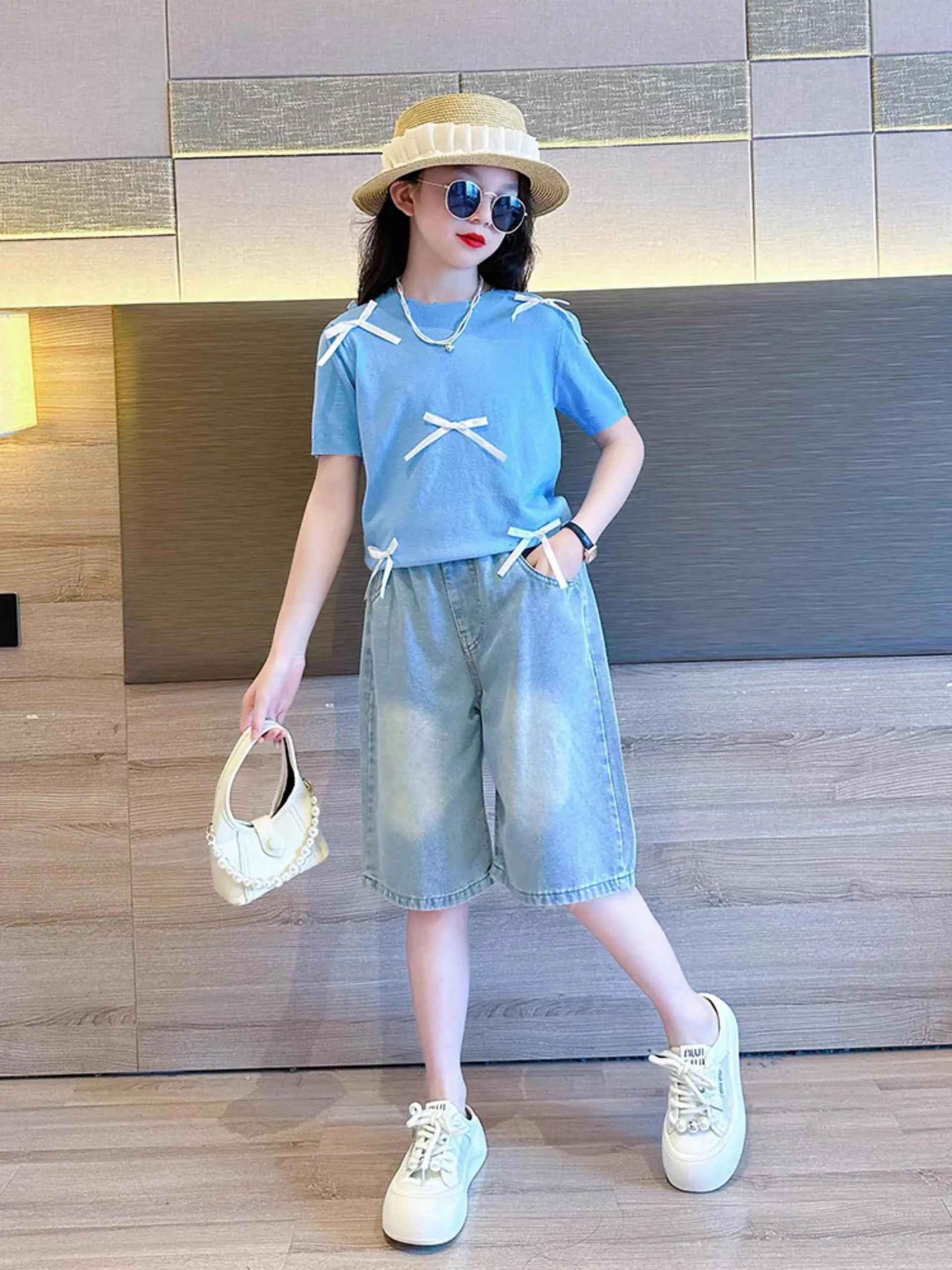 Set Bộ Áo Phông Nơ Xanh Và Tim Trắng  Mix Quần Jean Ngố Cá Tính Năng Động Cho Bé Gái Cotton, Size 20-45kg