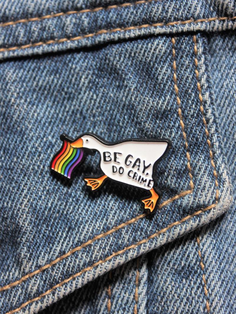 Product Introduction of Cartoon Duck Design Brooch, Cute Rainbow Flag Decor Badge, Fashion Alloy Badge for Clothes Backpack Hat Bag Decor, Trendy Exquisite Brooch for Birthday Gift 0