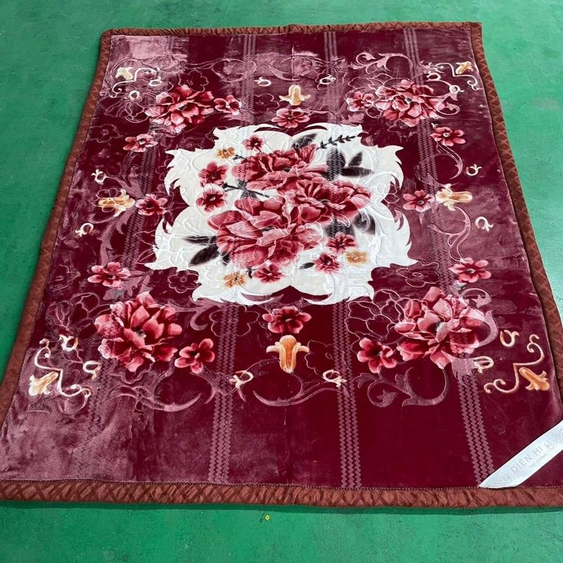 Chăn lông 4kg 3 lớp ( tặng kèm túi sách ) 0
